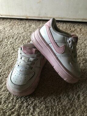 Baby Girls Nike shoes size 5